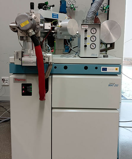 MAT 253